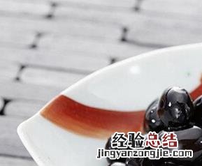 醋黑豆的功效与作用 醋泡黑豆的功效与作用及食用方法