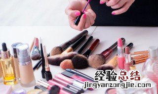唇釉和口红有什么区别 唇釉和口红有什么不同
