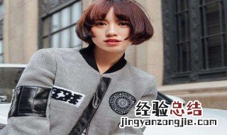 浅灰色棒球服内搭什么 灰色棒球服外套怎么穿搭