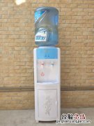 饮水机热水口漏水怎么替换