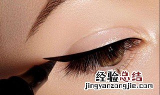 画眼线如何避开眼睫毛 如果画眼线