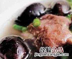 黑豆排骨汤的功效 墨鱼黑豆排骨汤的功效