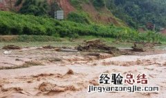 遇到泥石流正确做法是什么 遇到泥石流正确做法是什么往下吗