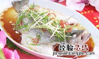 川菜清蒸鲈鱼怎么做才好吃 川菜清蒸鲈鱼怎么做才好吃视频