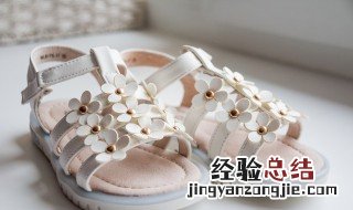 脚胖的女生穿什么凉鞋好看 脚胖得女生穿什么凉鞋好看