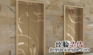 电梯门没关自动上升 怎么回事