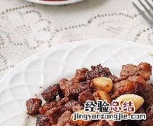 黑蒜子牛肉粒的材料和做法 黑蒜炒牛肉粒