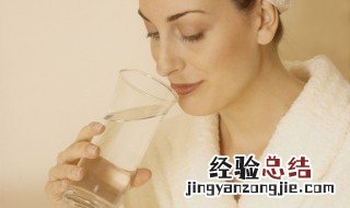 早晨喝盐水的正确方法 早晨喝淡盐水排毒方法