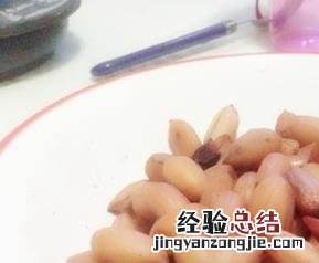 水煮花生米如何做好吃又简单 水煮花生米如何做好吃