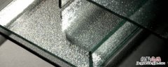 玻璃上粘的胶用什么可以除掉 粘在玻璃上的胶用什么能清除