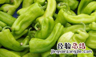 香肠和什么炒好吃 制作香肠炒青椒的方法
