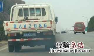 汽车刚打着火有汽油味冒黑烟 汽车刚打着火有汽油味冒黑烟的常见原因