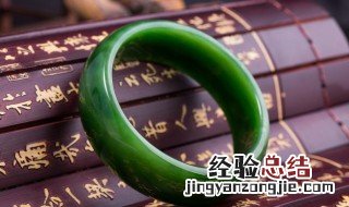翡翠起荧光什么意思 翡翠起荧光怎么看