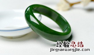 祖母绿就是翡翠吗 祖母绿翡翠是什么意思