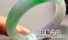 玉镯春带彩是什么意思 翡翠手镯春带彩是什么意思