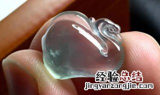 翡翠天鹅吊坠寓意 翡翠天鹅挂件寓意什么意思