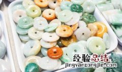 翡翠雕梅花鹿的寓意 翡翠挂件雕鹿是什么意思