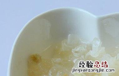 银耳大米粥的做法与功效 双米银耳粥的材料和做法功效