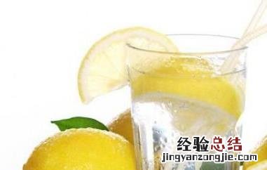 柠檬泡水喝有什么好处和坏处 柠檬泡水喝有什么好处