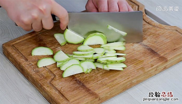 咸蛋黄炒笋瓜如何做 笋瓜炒鸡蛋怎么做