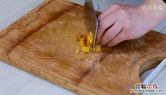 咸蛋黄炒笋瓜如何做 笋瓜炒鸡蛋怎么做