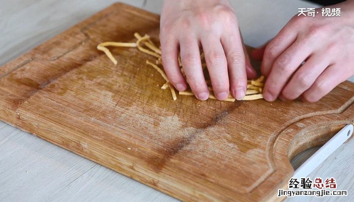 绿豆芽炒馓子的做法 黄豆芽炒馓子的做法
