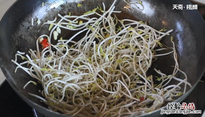 绿豆芽炒馓子的做法 黄豆芽炒馓子的做法