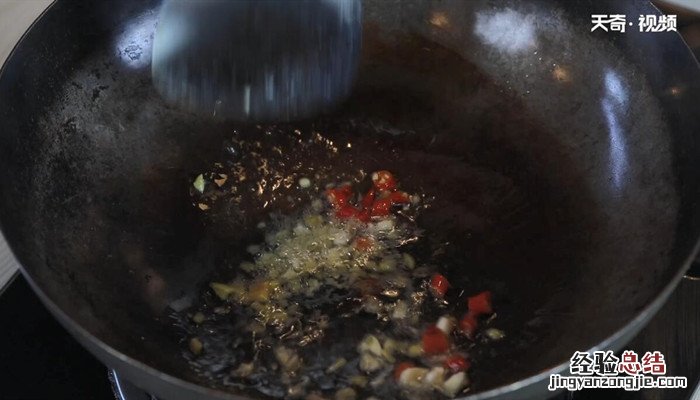 绿豆芽炒馓子的做法 黄豆芽炒馓子的做法
