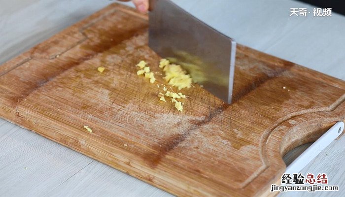 绿豆芽炒馓子的做法 黄豆芽炒馓子的做法