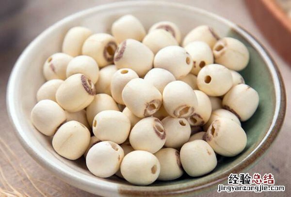 莲子带芯好还是不带芯好 红莲子和白莲子哪个好