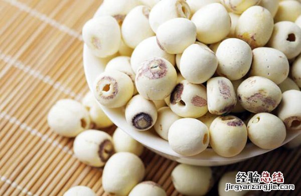 莲子带芯好还是不带芯好 红莲子和白莲子哪个好