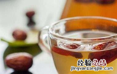 干红枣泡水喝有什么好处和坏处 枣泡水喝有什么好处和坏处