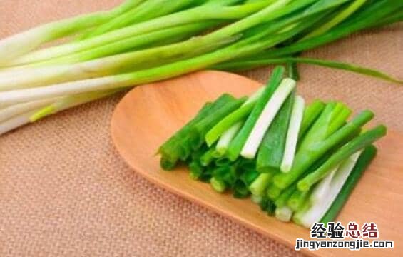 小葱的功效与作用,吃小葱的好处以及适合人群