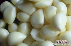 生吃大蒜的功效与禁忌有哪些 生吃吃大蒜的好处和坏处