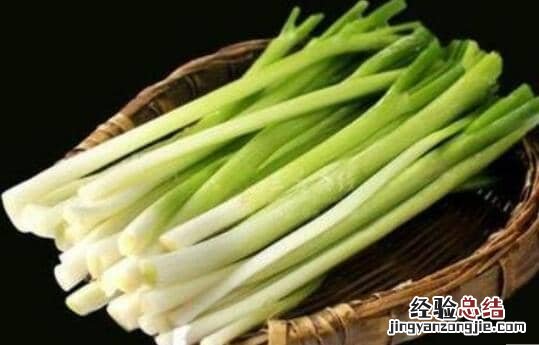生吃大蒜的功效与作用 生吃大葱的功效与作用