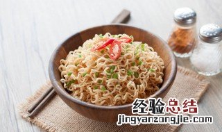 火腿肠炒方便面的做法和配料 火腿肠炒方便面的做法
