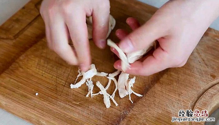 凉拌麻油鸡丝的做法 红油拌鸡丝的做法
