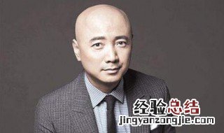 光头穿西装配什么帽子 该如何选择