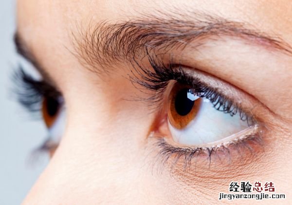 眼皮上长脂肪粒怎么办 如何去除眼皮上的脂肪粒