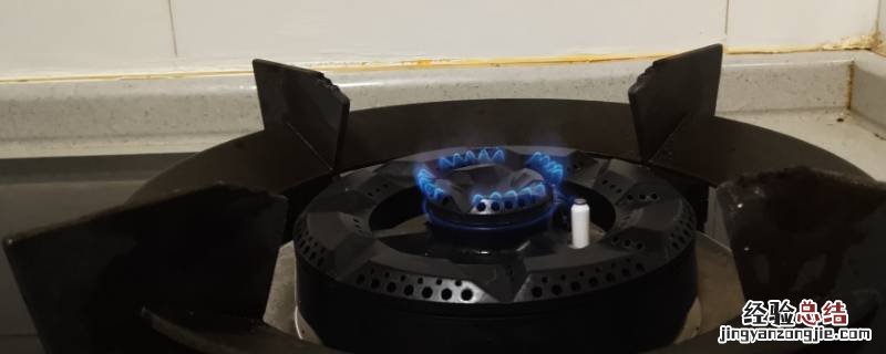 锅底有水可以用煤气吗 锅底有水能直接放煤气灶上吗