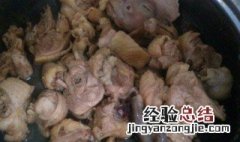 蘑菇油菜炖鸡如何做 蘑菇油菜炖鸡做法介绍