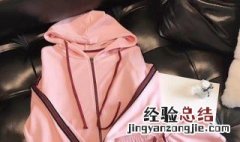 粉色短款卫衣配什么裙子 粉色短款卫衣怎么配