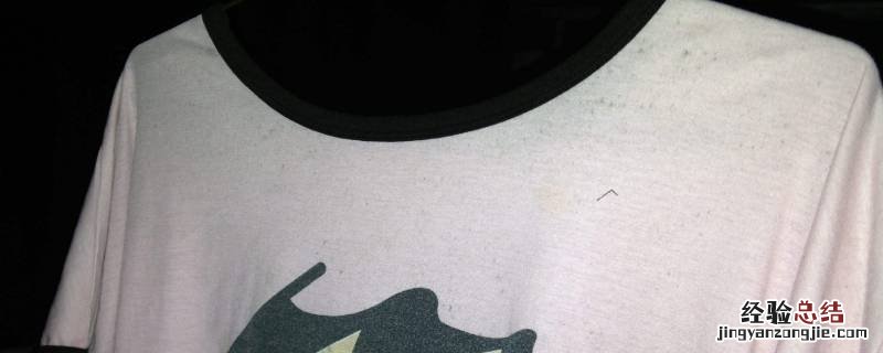 起了霉斑的衣服怎么洗 衣服生霉斑了怎么洗