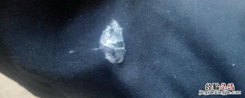 起泡胶弄到衣服上怎么快速清除 起泡胶弄到衣服上怎么快速清除没有风油精