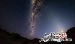 北极星在天空的哪边? 北极星出现在天空的哪个方向