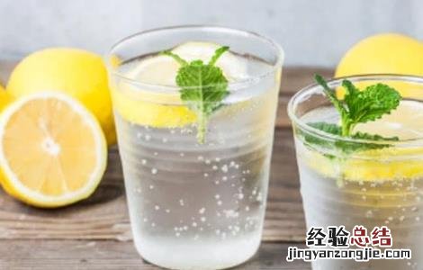 感冒柠檬水的功效与作用及禁忌 柠檬水的功效与作用及禁忌