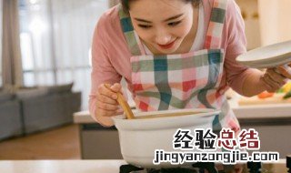苋菜皮蛋鲜蘑汤怎么做才好吃 苋菜皮蛋鲜蘑汤怎么做