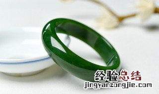 翡翠能不能一直泡在水里呢 翡翠能不能一直泡在水里