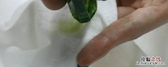 万能胶水粘衣服上用什么可以洗掉 胶水粘衣服上用什么可以洗掉