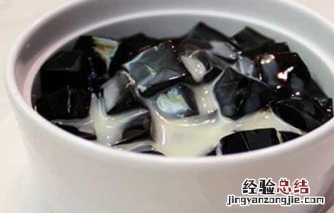枇杷龟苓膏的功效与作用 龟苓膏的功效与作用